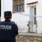 La policía halló a una de las víctimas sin vida a pie de calle. 