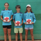 Els representants del Club Natació Lleida Astrid Roges, Zenaida Ruiz i Oleguer Roges