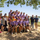 Un total de 24 joves participen en el camp de treball de l’estany d’Ivars i Vila-sana, que ahir van rebre la visita de Laia Girós.