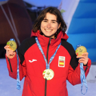 Laia Sellés posa amb les tres medalles conquerides al Festival Olímpic de la Joventut.