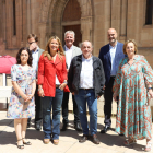 Javier Rivas, en el centro, junto a la presidenta de Valents.