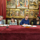 Representantes de Aspros y la Paeria firmaron ayer el acuerdo.