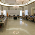 La Mesa del Agua de Catalunya constituida ayer con los representantes de una treintena de entidades.