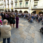 El minut de silenci a la plaça del Vi de Girona per la noia assassinada