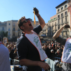 El barceloní Adrià Wegrzyn torna a coronar-se com a guanyador del concurs de menjar calçots de Valls