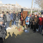 Los participantes en el acto de ayer en Lleida en recuerdo de las víctimas del Holocausto.