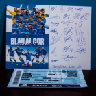 Imagen de la postal firmada por la plantilla que vende el club.