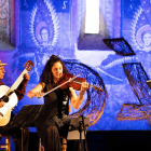 Toti Soler, junto a la violinista Olvido Lanza, ayer en el concierto que ofreció en Santa Maria d’Àneu.