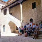 Una de las visitas guiadas al castillo gótico de Mequinensa, propiedad de la Fundación Endesa.