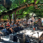 El acordeonista y violinista sueco Mats Eldén, uno de los artistas ayer en los jardines del Hotel Andria.