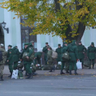 Un grupo de soldados rusos prepara su marcha al frente.