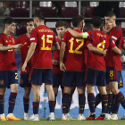 Los jugadores de España celebrando el gol del 1-1.
