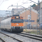 El tren de la línia de Manresa al seu pas per Mollerussa.