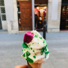 A moltes ciutats a l'estiu es fan cues per comprar un bon gelat artesà.