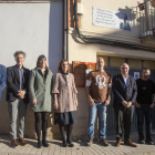 La consellera de Justicia, el alcalde y otras autoridades, ayer en la casa familiar de Salvador Seguí.