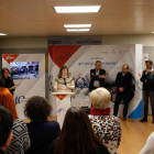 La Síndica de Aran, Maria Vergés, ayer durante la inauguración de la exposición itinerante ‘40 anys informant’.