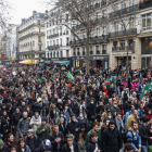 Milers de persones marxen a París contra la reforma de les pensions impulsada per l’Elisi.