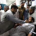 Muchos de los heridos fueron llevados al hospital de Peshawar. 