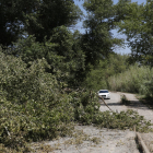 El camí del Riu, en la partida de Rufea, parcialmente cortado.