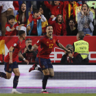 El delantero del Espanyol Joselu debutó con la selección con un doblete en un minuto nada más entrar.