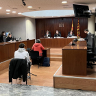 El acusado de abusar sexualmente de la hermana con discapacidad en la Noguera, en el juicio en la Audiencia de Lleida.