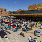 La plaça de la Llotja de Lleida va acollir durant el matí d’ahir l’exposició d’aquests vehicles stance, amb la suspensió modificada.