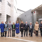 La consellera de Justícia, Gemma Ubasart, al centre, ahir durant la visita als jutjats de Lleida.