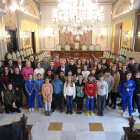 Alguns dels alumnes que van visitar ahir el Saló de Sessions de la Paeria de Lleida per presentar els seus projectes.