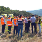 Varios equipos de emergencias en la zona donde se ha llevado a cabo un simulacro de accidente aéreo, en el exterior del Aeropuerto de Andorra - La Seu d'Urgell.