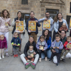 Membres de l’organització amb el regidor de Cultura.