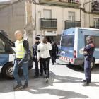 A la imatge, un dels detinguts en un operatiu que es va portar a terme al carrer Boters.