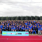 Foto de família dels atletes i entrenadors de l'Associació Atlètica Xafatolls de Mollerussa.