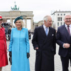 La primera dama alemanya, al costat dels reis del Regne Unit i el president d’Alemanya a Berlín.