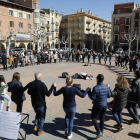 La plaza Mercadal de Balaguer acogió ayer al mediodía una multitudinaria ‘ballada’ de sardanas, con música a cargo de la Cobla Mil·lenària.