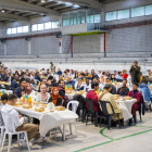 El pavelló de la Bordeta va acollir ahir un Iftar, l'àpat nocturn que trenca el dejuni del ramadà