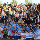 Los jugadores del Mollerussa celebran el triunfo con el más de un centenar de aficionados desplazados.
