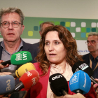La consejera de la Presidencia, Laura Vilagrà, atendiendo a los medios de comunicación antes de la clausura del 1r Congrés de Repoblament que se ha hecho en la Llotja de Lleida