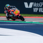 Diogo Moreira, pilot brasiler establert a Alcarràs, va ser quart en Moto3 i sortirà de la segona fila.