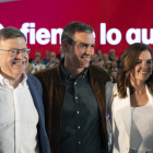 Ximo Puig, Pedro Sánchez y la candidata socialista al ayuntamiento de Valencia, Sandra Gómez.