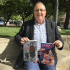 Antoni Gelonch, ayer con sus dos libros de temática leridana.