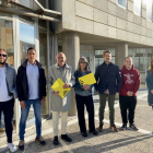 Pueyo, en el centro, junto a miembros de su lista electoral. 