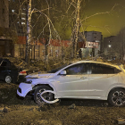 Un coche dañado en Belgorod por el ataque de un caza ruso.