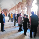 Alguns dels visitants que van poder veure el repic de campanes del monestir de les Avellanes.