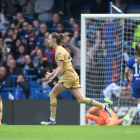 La noruega Graham Hansen celebra l’únic gol del partit, que va suposar el triomf blaugrana a Stamford Bridge.