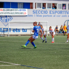 Andrea Gómez marca de penal l’1-0 davant de l’Albacete, amb la pancarta de protesta al fons.