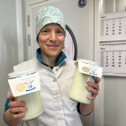 Una quesería del Pirineo de Lleida vende sus yogures con envases retornables