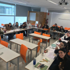Alumnes en un curs intensiu de català a la UdL.