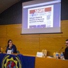 Jordi Fadurdo (IPA) i els periodistes Anna Punsí i Albert Guerrero van analitzar casos recents a Lleida.