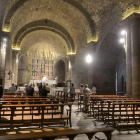 Primera misa en la iglesia de Sant Llorenç de Lleida, ayer por la mañana, tras las obras en el interior.
