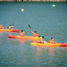 Imagen de actividades acuáticas que se ofrecen en el pantano de Rialb. 